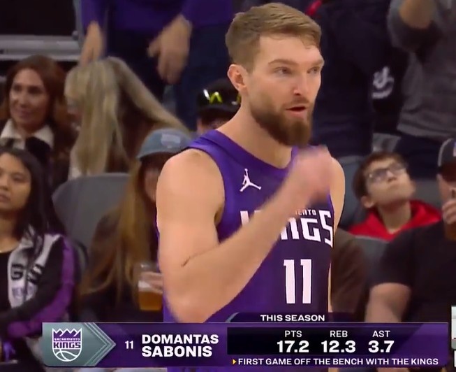 开云-欢迎回来！小萨复出&amp;国王生涯首次替补登场 全场观众欢呼鼓掌！