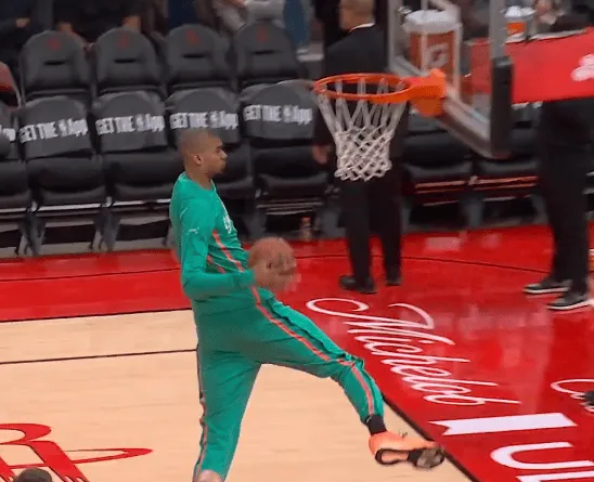 开云官网-NBA官方晒文班亚马热身扣篮：击地胯下再拿球完成战斧劈扣